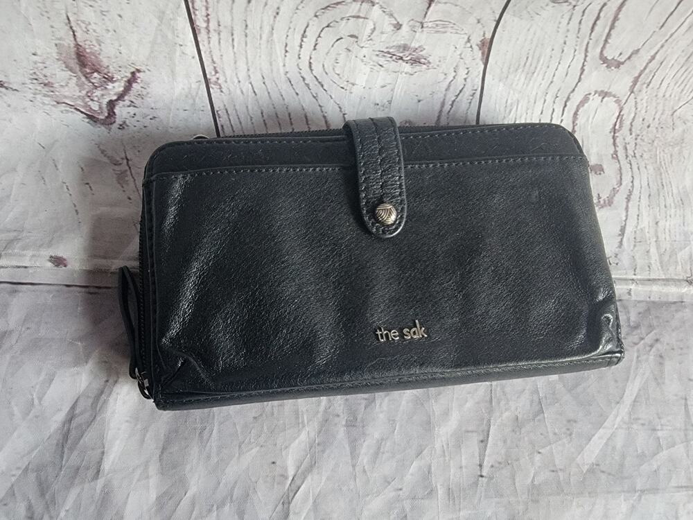The Sak Black Leather Crossbody Wallet Clutch Phone Purse Zip Around READ